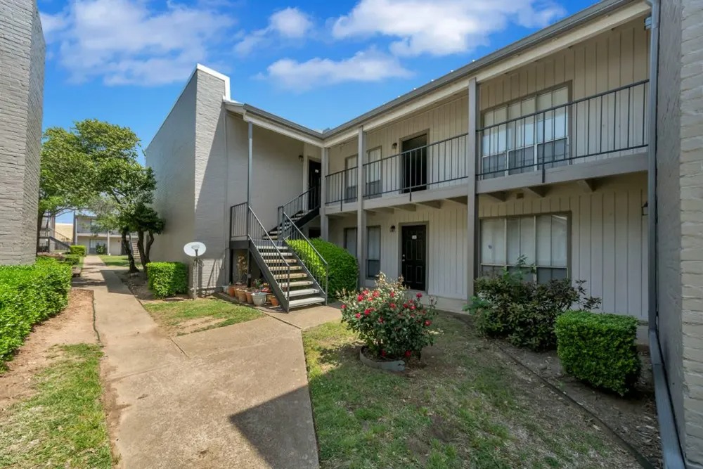 Mission Pointe Club Apartments