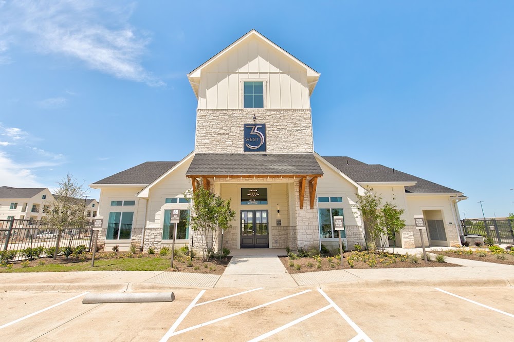 35 West at Champions Circle Apartments