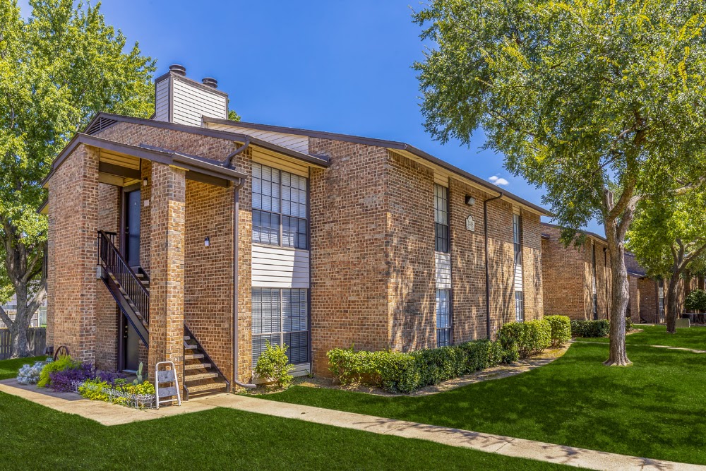 Harwood Hills Apartments