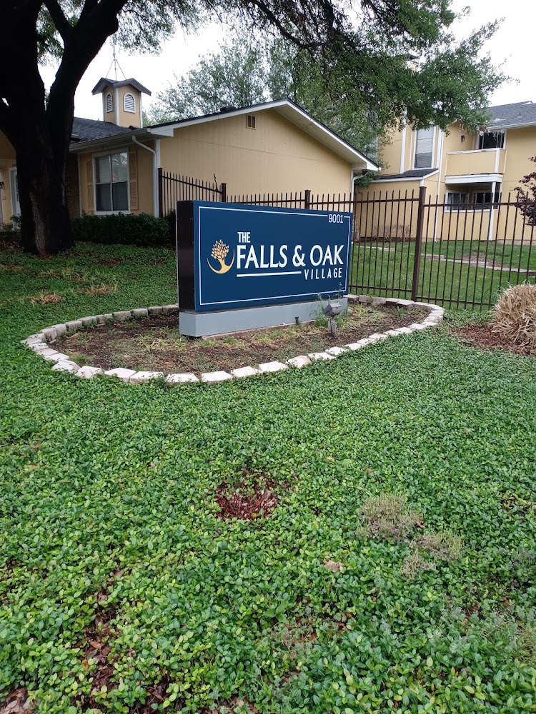The Falls & Oak Village